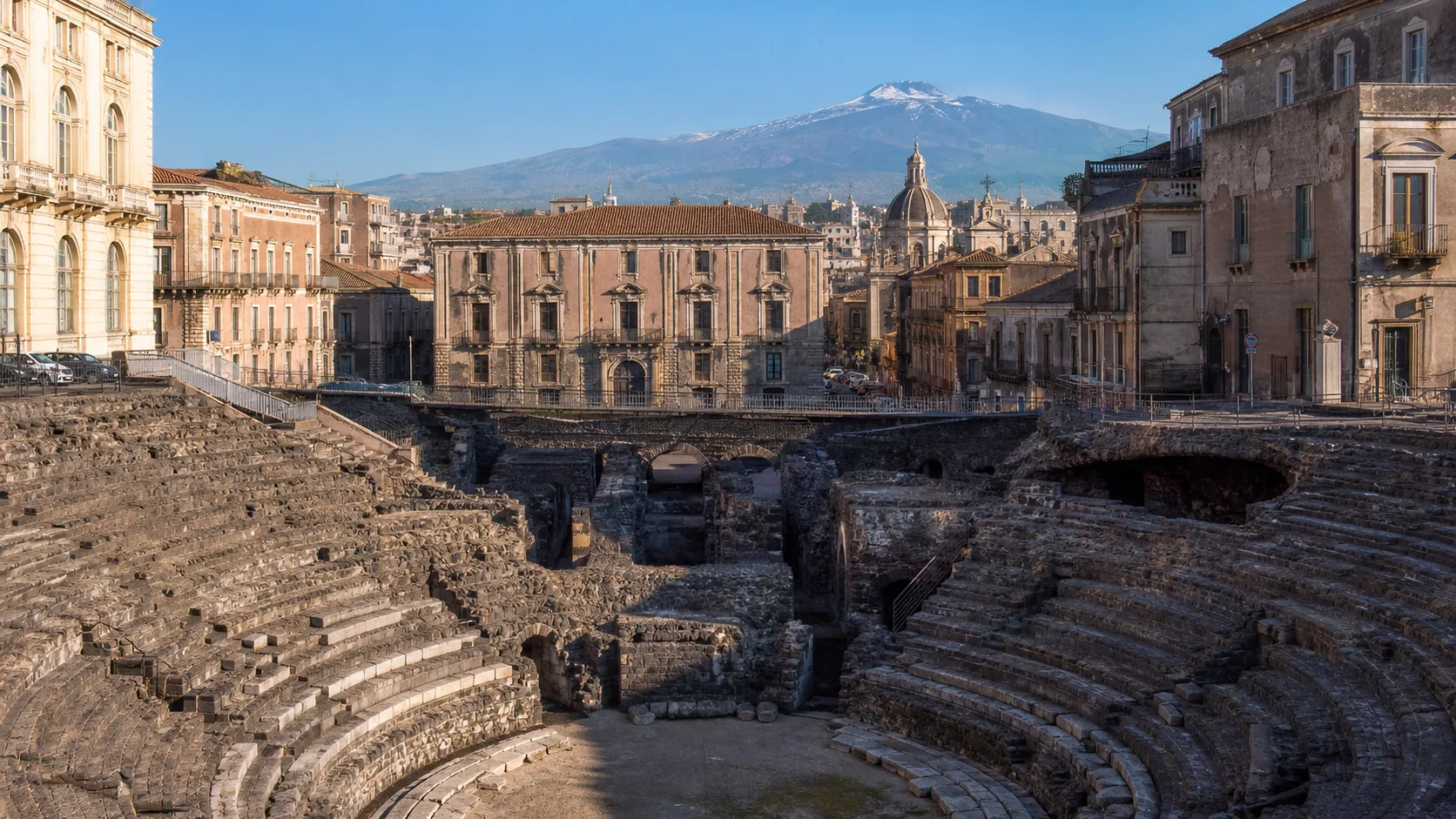 Antikes Theater Catania mit Ätna-Hintergrund